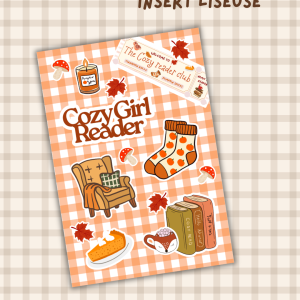 Insert Kindle "Cozy Girl Reader" : champignons, bougie Pumpkin Spice, feuilles d'érable, fauteuil doré, chaussette citrouille, tasse renard et pile de livres automnaux sur fond vichy orange et blanc